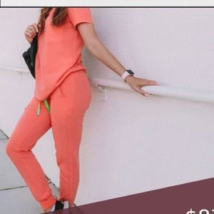 Figs Hot Coral Set, Zamora SP Joggers, Catarina One Pocket XS Scrub Top